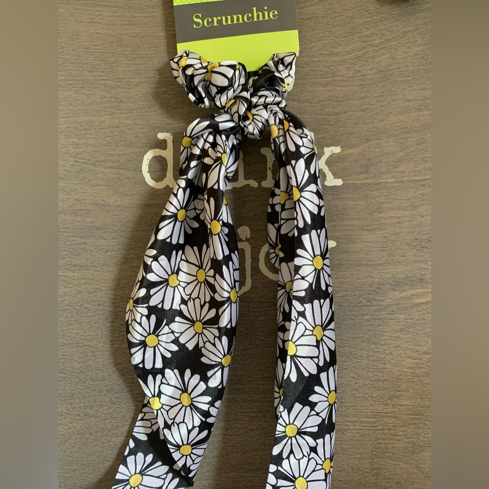 Scarf tie scrunchie and knotted headband (2pcs) - Picture 4 of 12